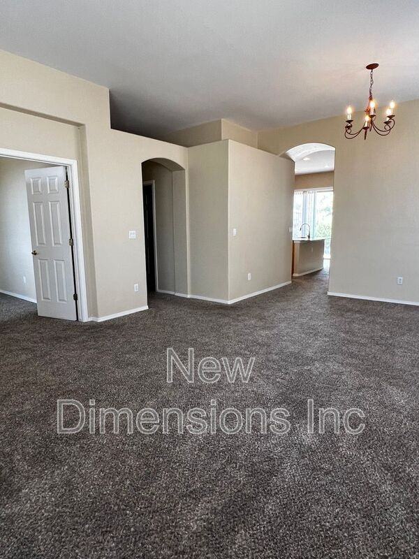 1675 Brentford Way - Photo 4 of 16