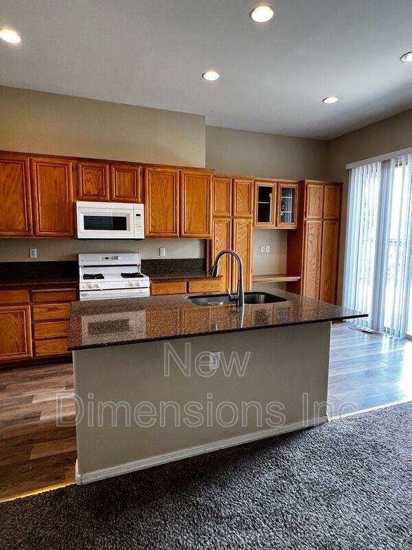 1675 Brentford Way - Photo 6 of 16