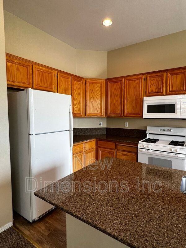 1675 Brentford Way - Photo 7 of 16