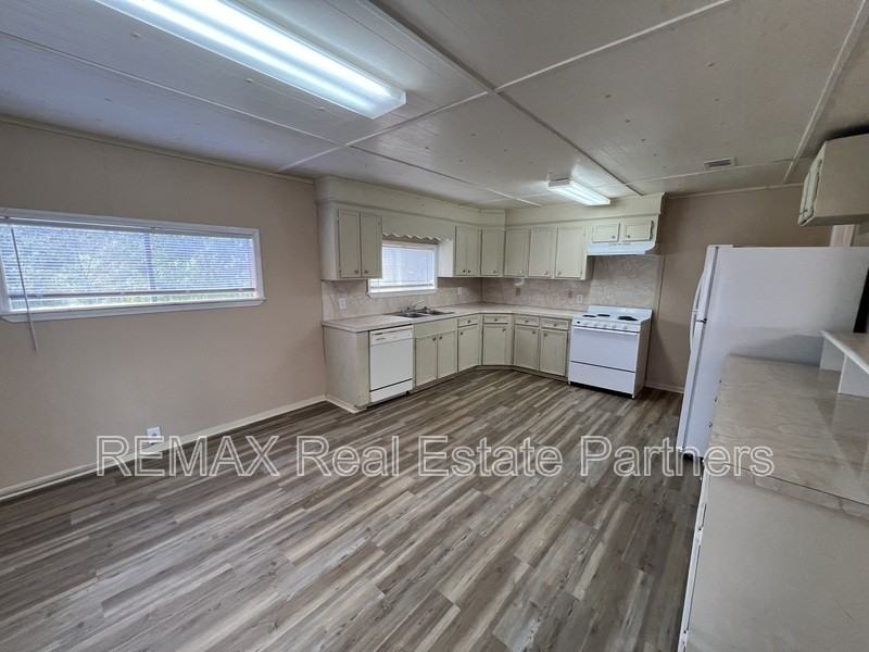 2997 Highway - Photo 6 of 18