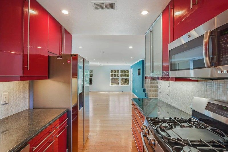 1349 Olive St #B - Photo 5 of 16
