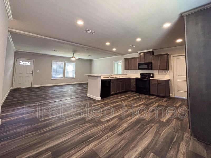 407 Marco - Photo 5 of 19