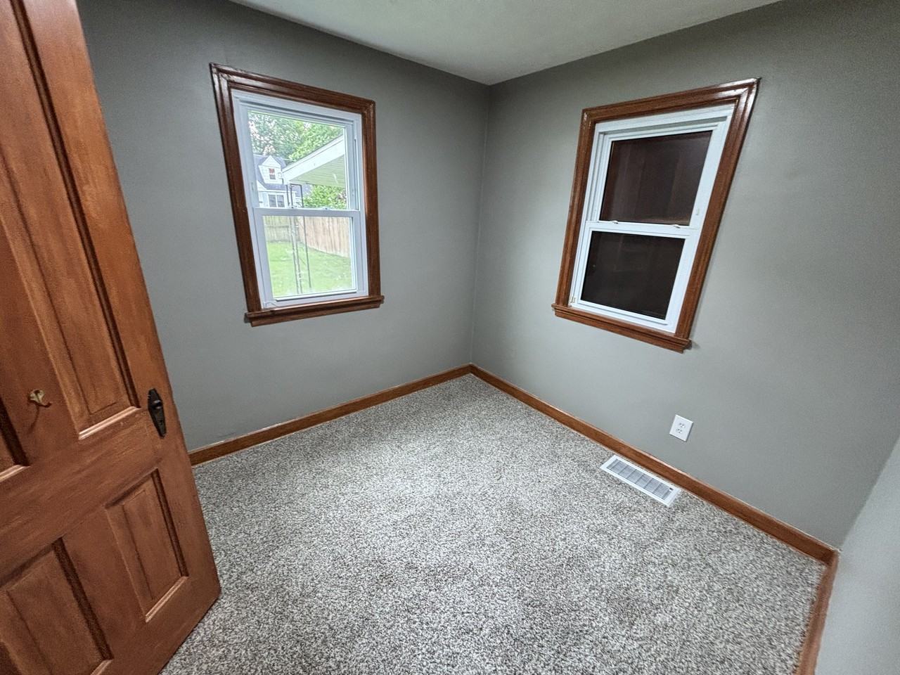 1638 Spring Ave Ne #1 - Photo 3 of 8
