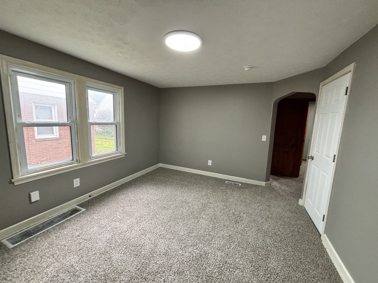 1638 Spring Ave Ne #1 - Photo 5 of 8