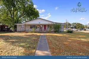 featured image of 141 W Main St