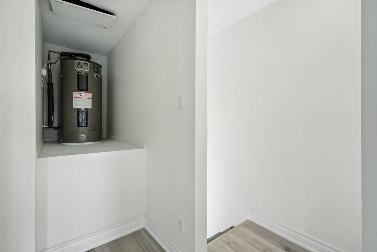 82-84 Mary Street West - Photo 5 of 12