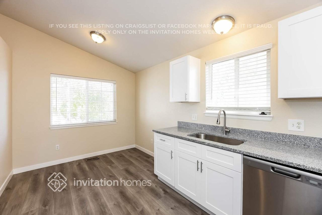 5798 Charlotte Pkwy - Photo 6 of 18