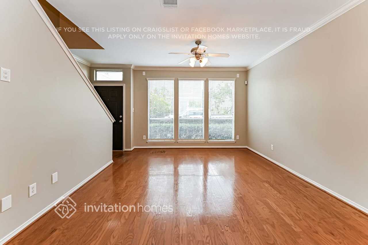1403 W 26th St - Photo 2 of 16