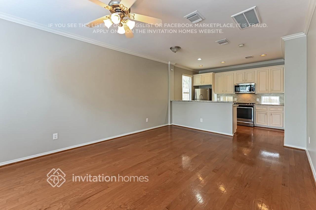 1403 W 26th St - Photo 3 of 16