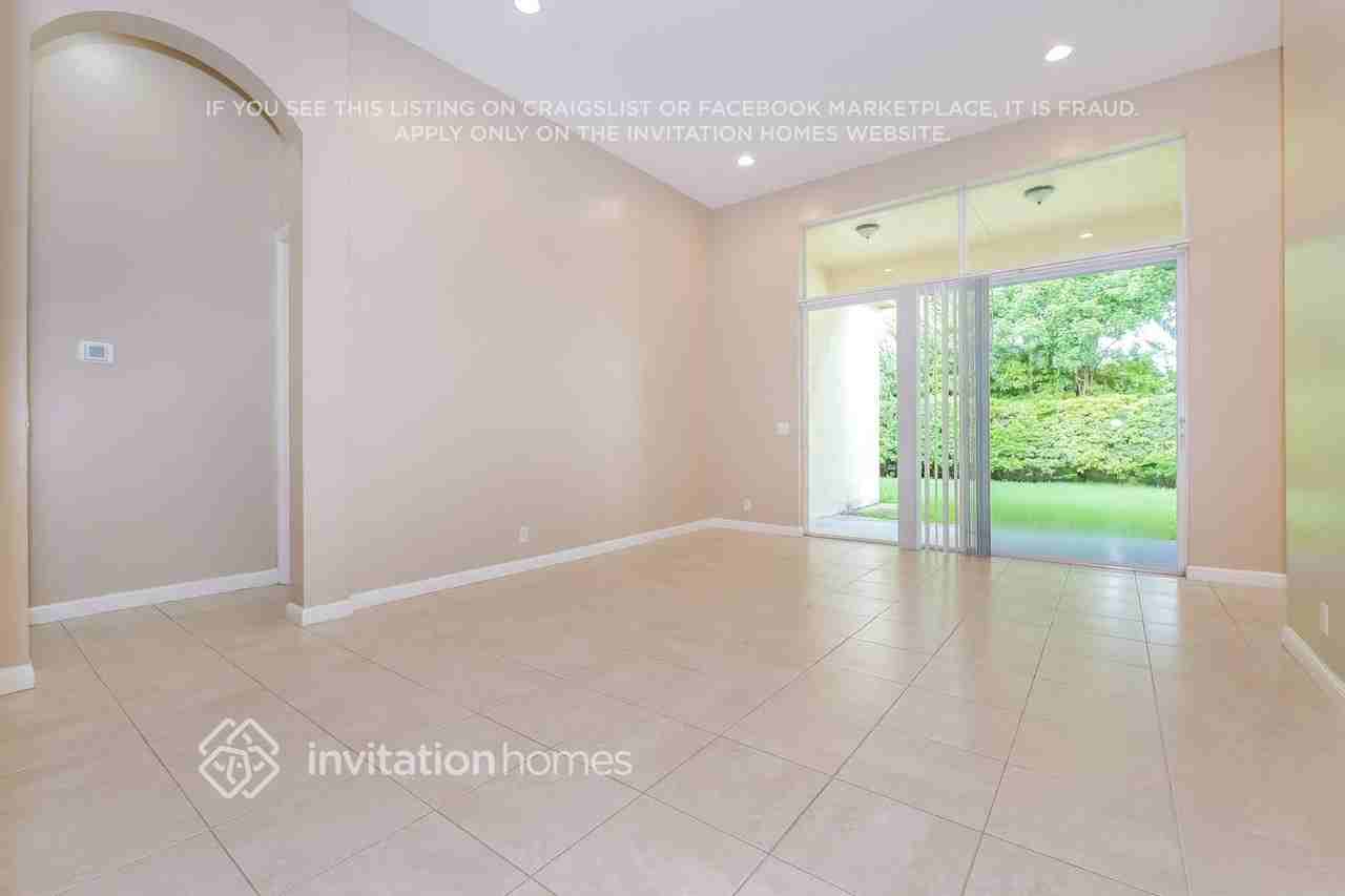 6880 Houlton Cir - Photo 4 of 17