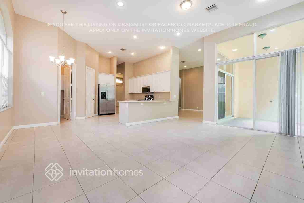 6880 Houlton Cir - Photo 7 of 17