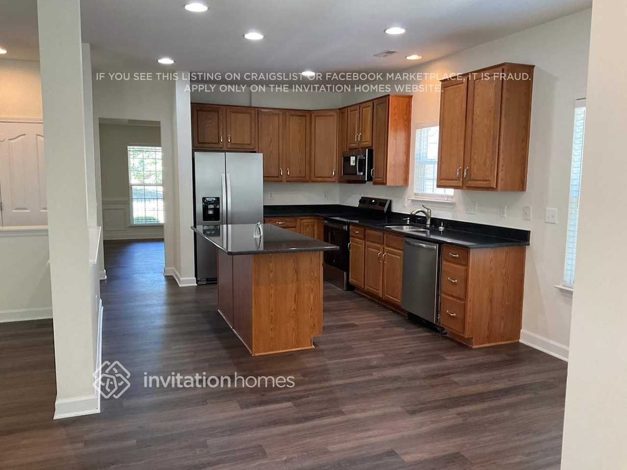 8121 Acacia Ct - Photo 3 of 16