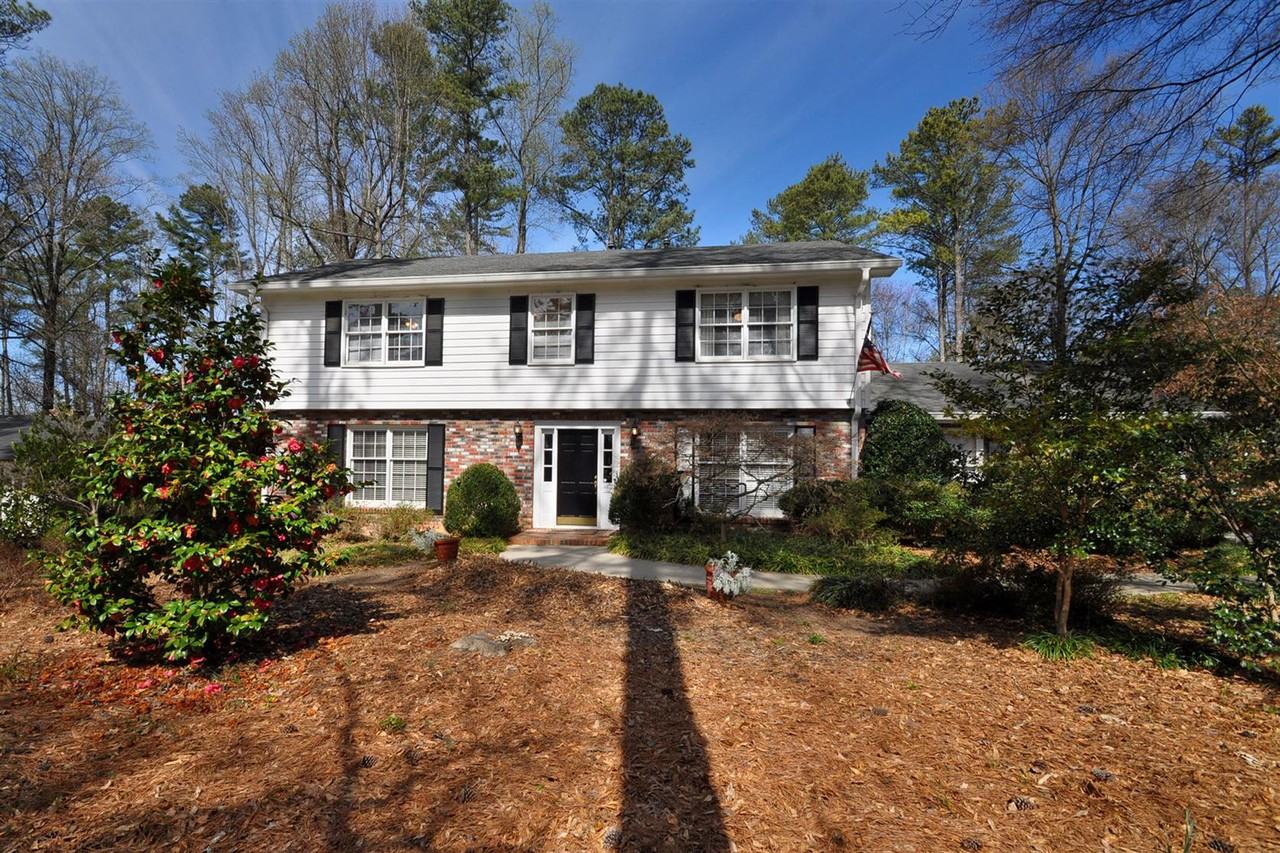 4696 Devonshire Rd - Photo 2 of 26