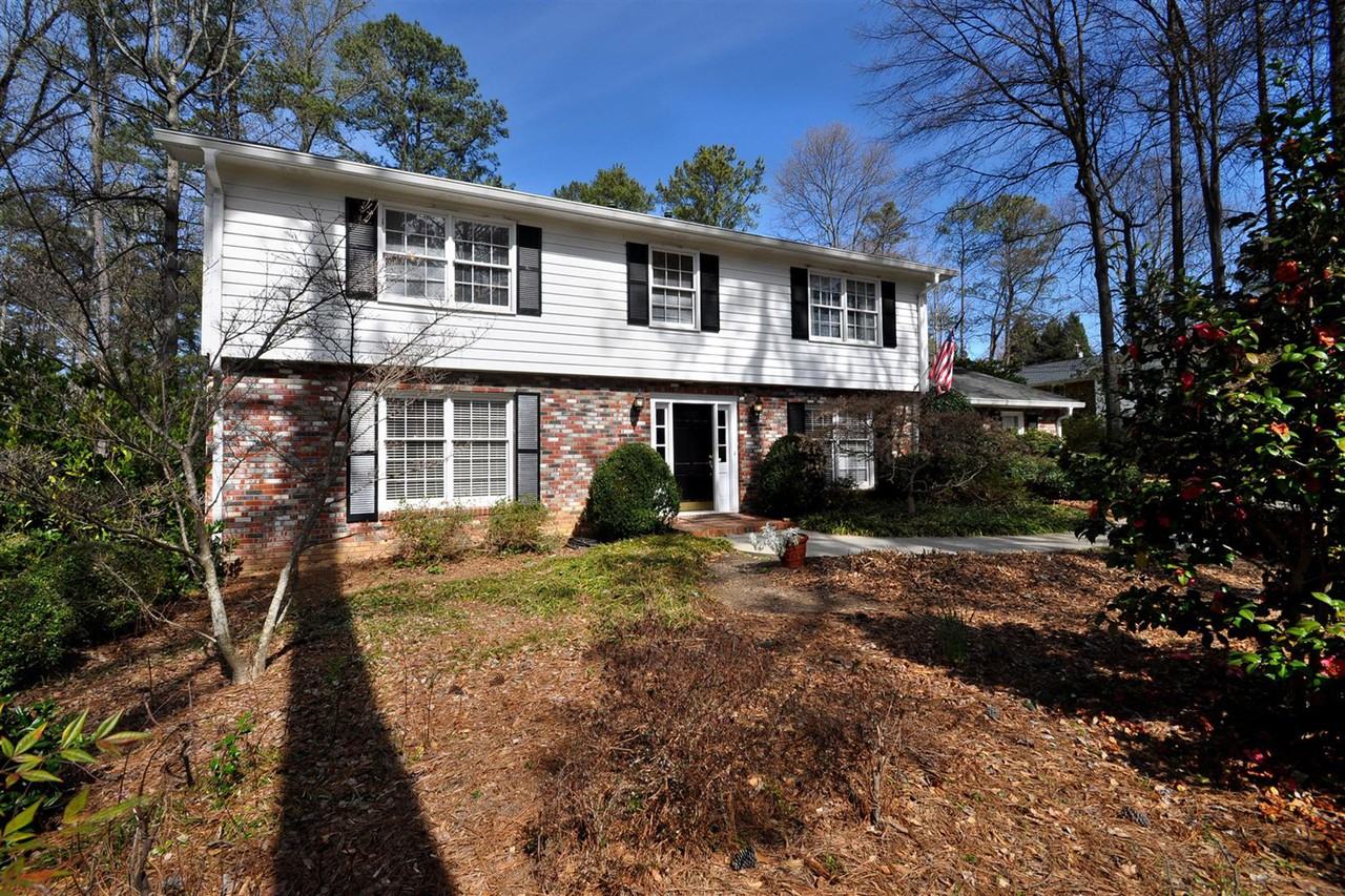 4696 Devonshire Rd - Photo 3 of 26