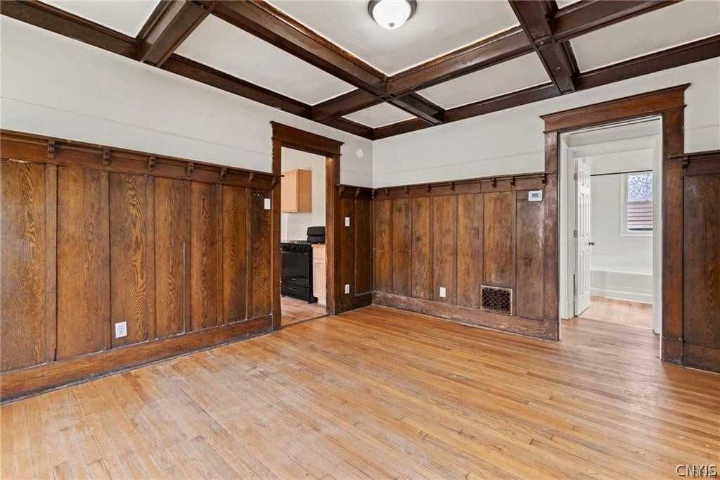 1522 S State St - Photo 5 of 32