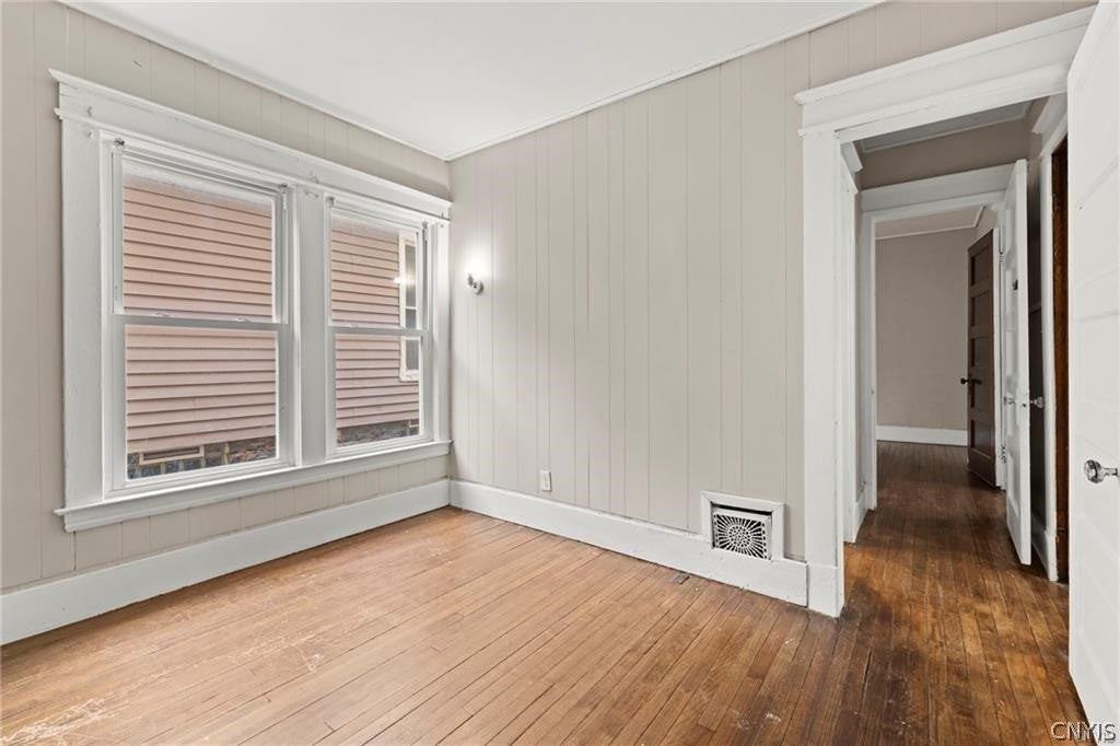 1522 S State St - Photo 6 of 32