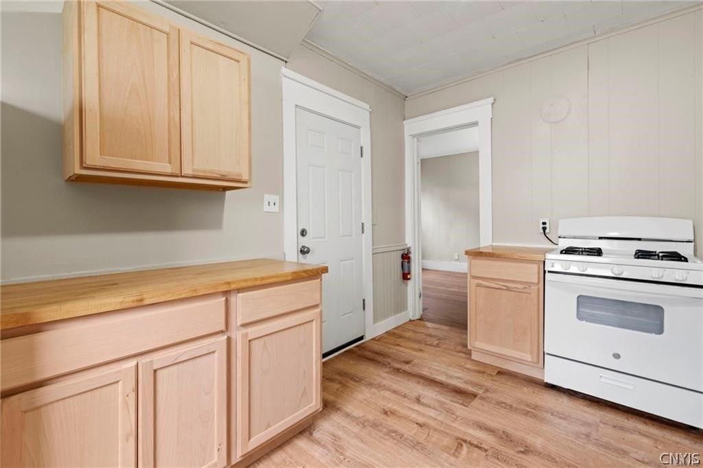 1522 S State St - Photo 7 of 32