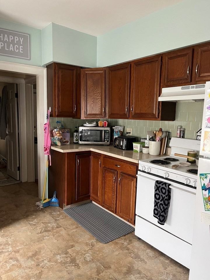 8 Pleasant St - Photo 2 of 8