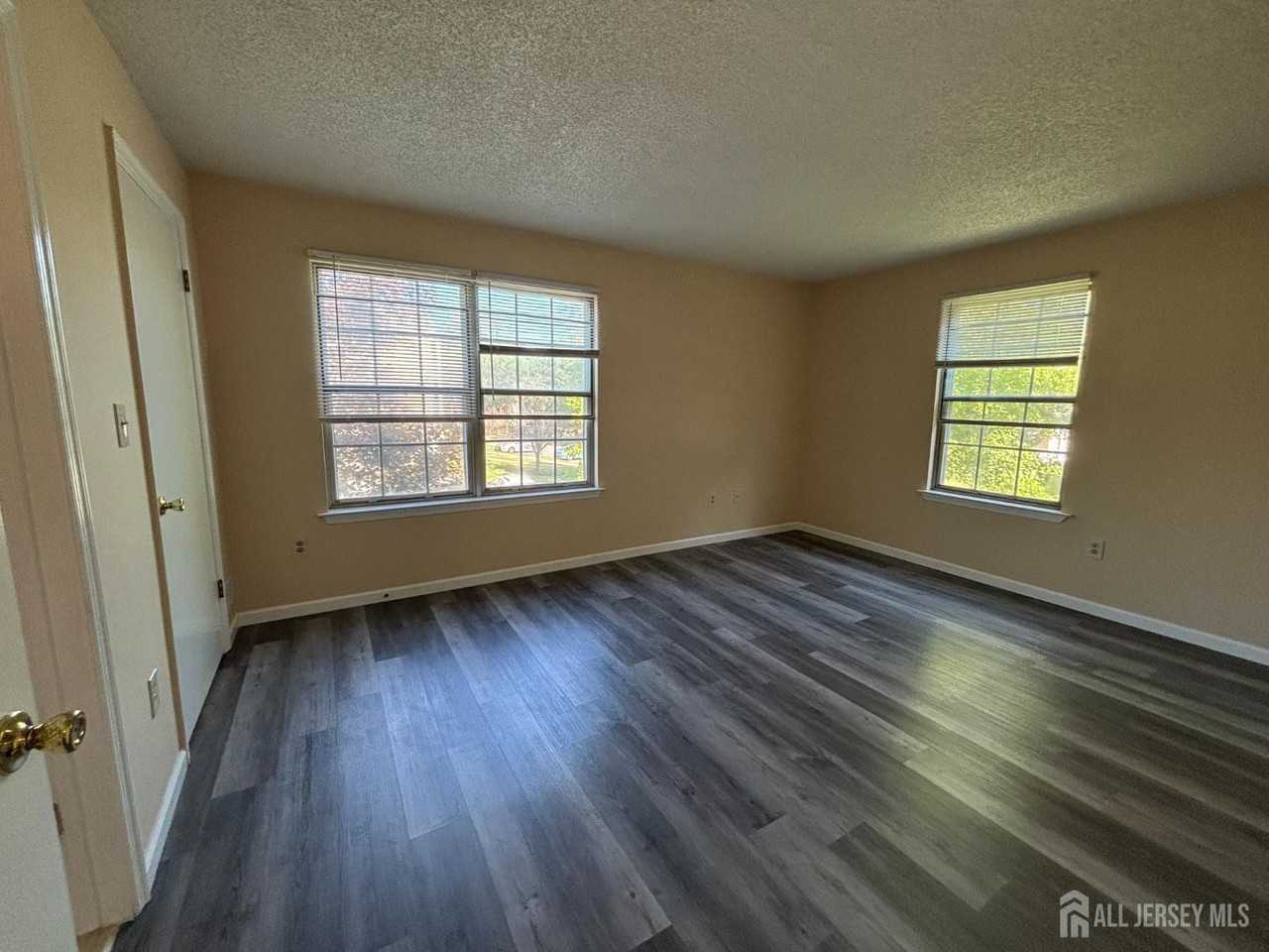 279 Kempsey Dr - Photo 7 of 19