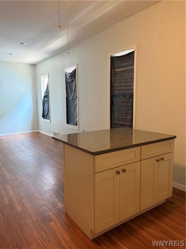 569 E Utica St - Photo 2 of 12