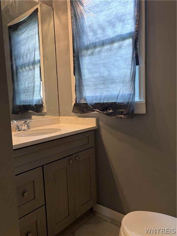 569 E Utica St - Photo 6 of 12