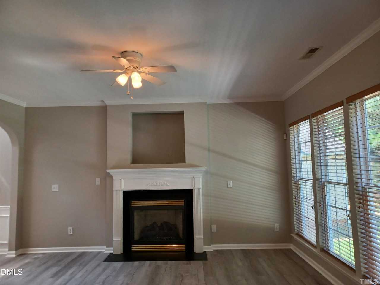 5041 Delta Lake Dr - Photo 3 of 19