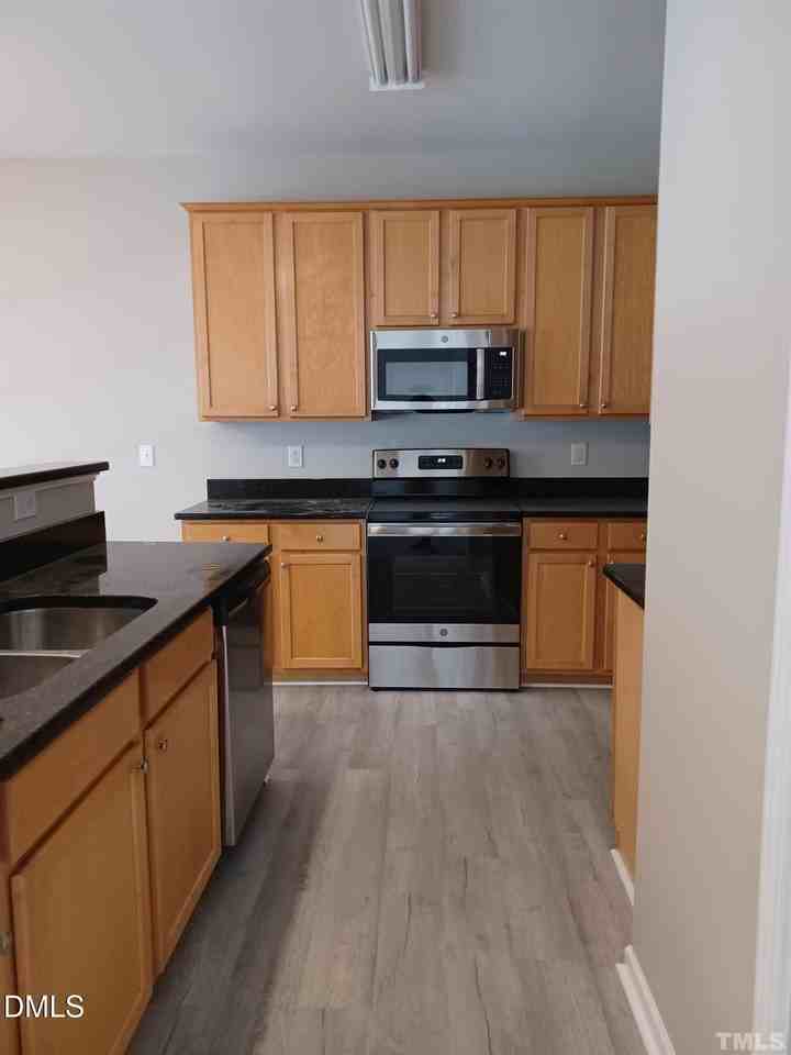 5041 Delta Lake Dr - Photo 5 of 19