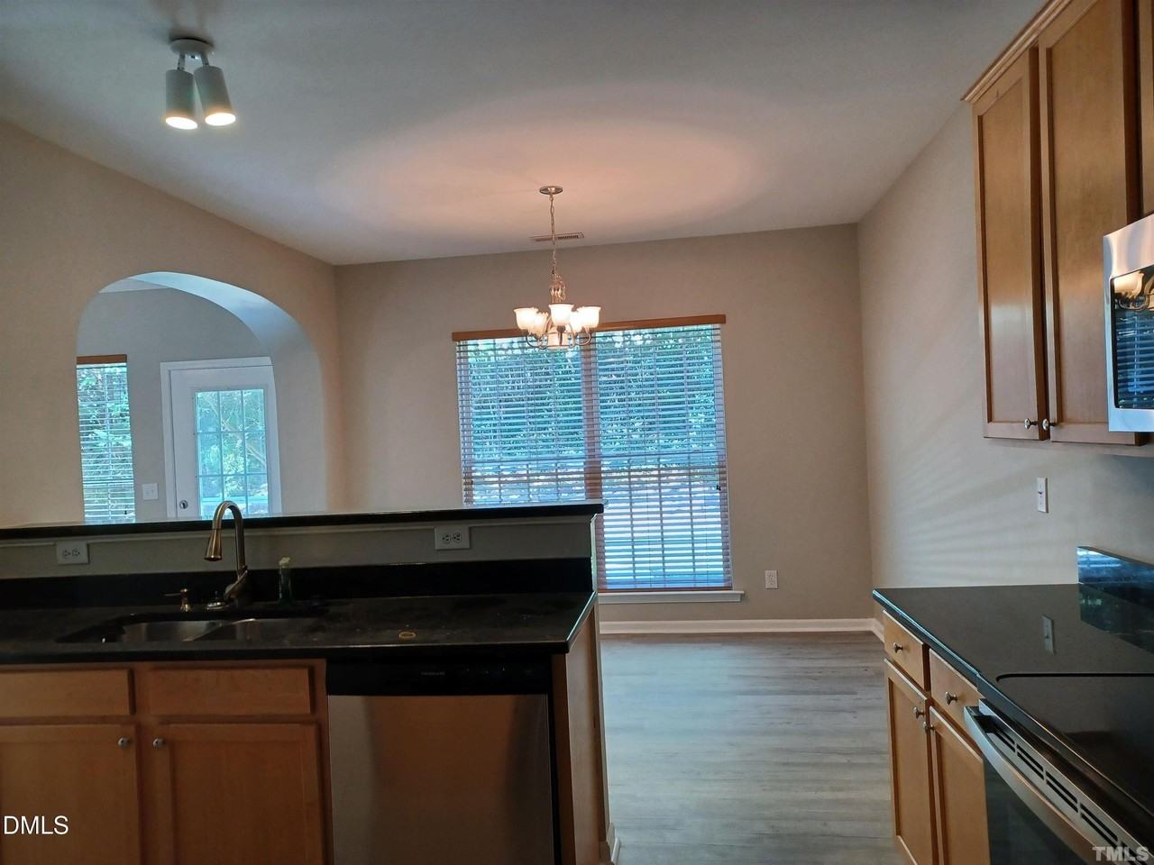 5041 Delta Lake Dr - Photo 6 of 19