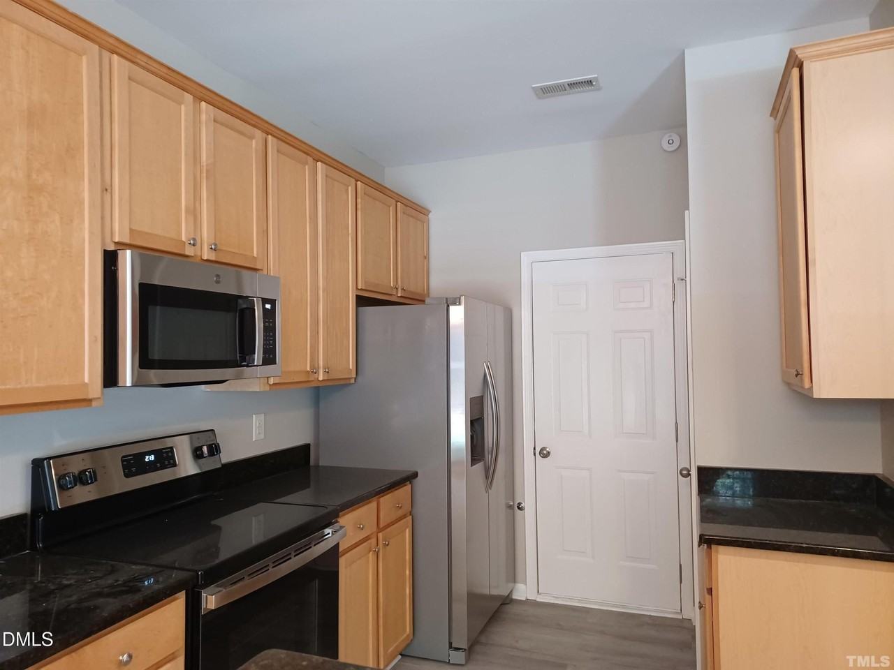 5041 Delta Lake Dr - Photo 7 of 19