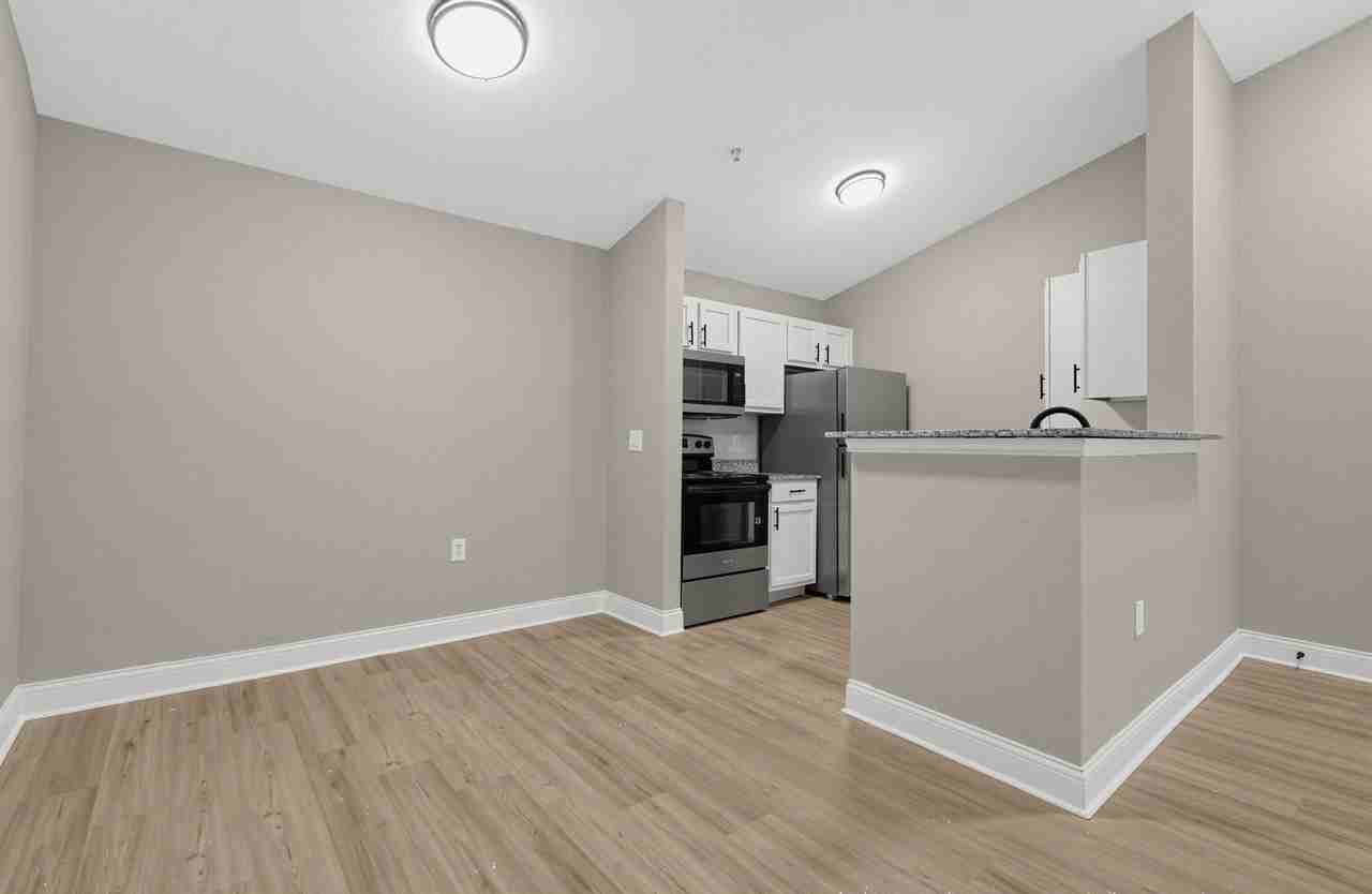 Madison Point Apartments - Photo 6 of 50