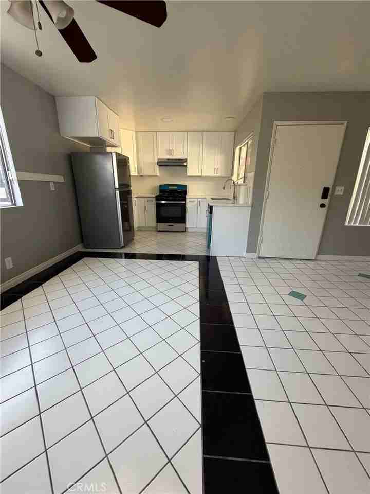 9800 Vesper Ave - Photo 3 of 9