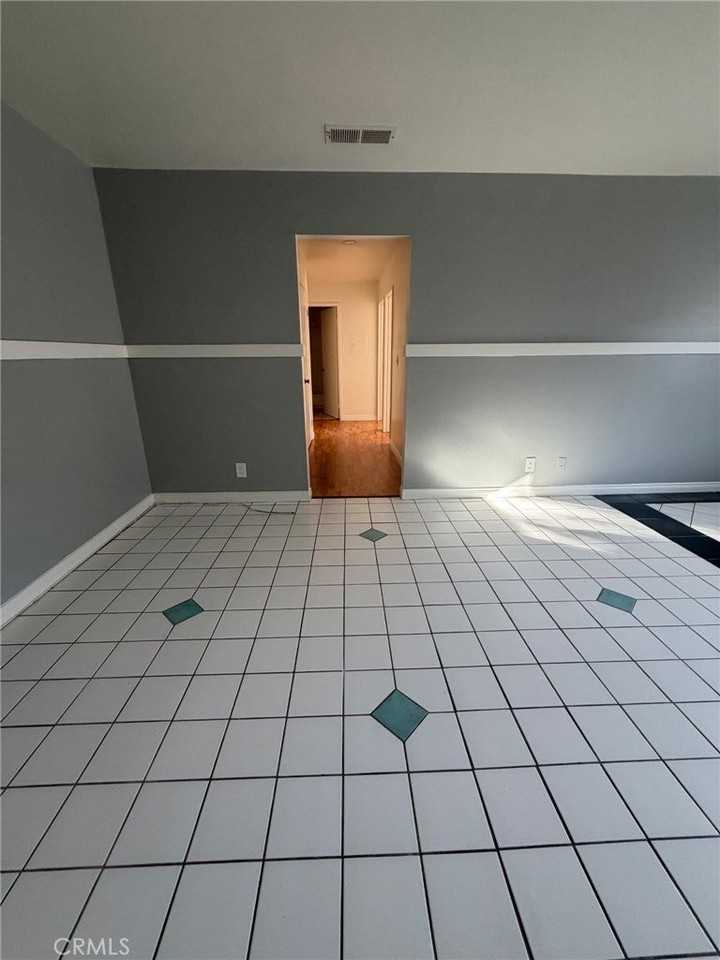 9800 Vesper Ave - Photo 7 of 9