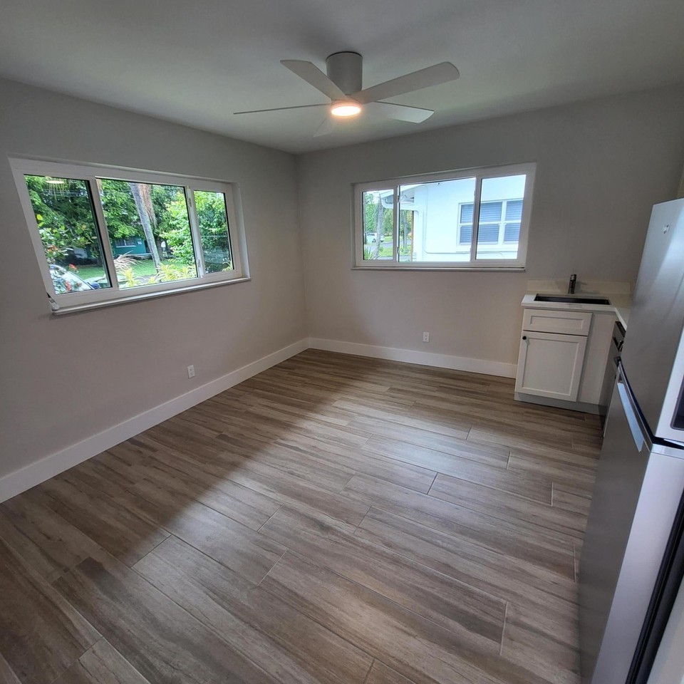 811 Nw 30th Ct - Photo 2 of 6