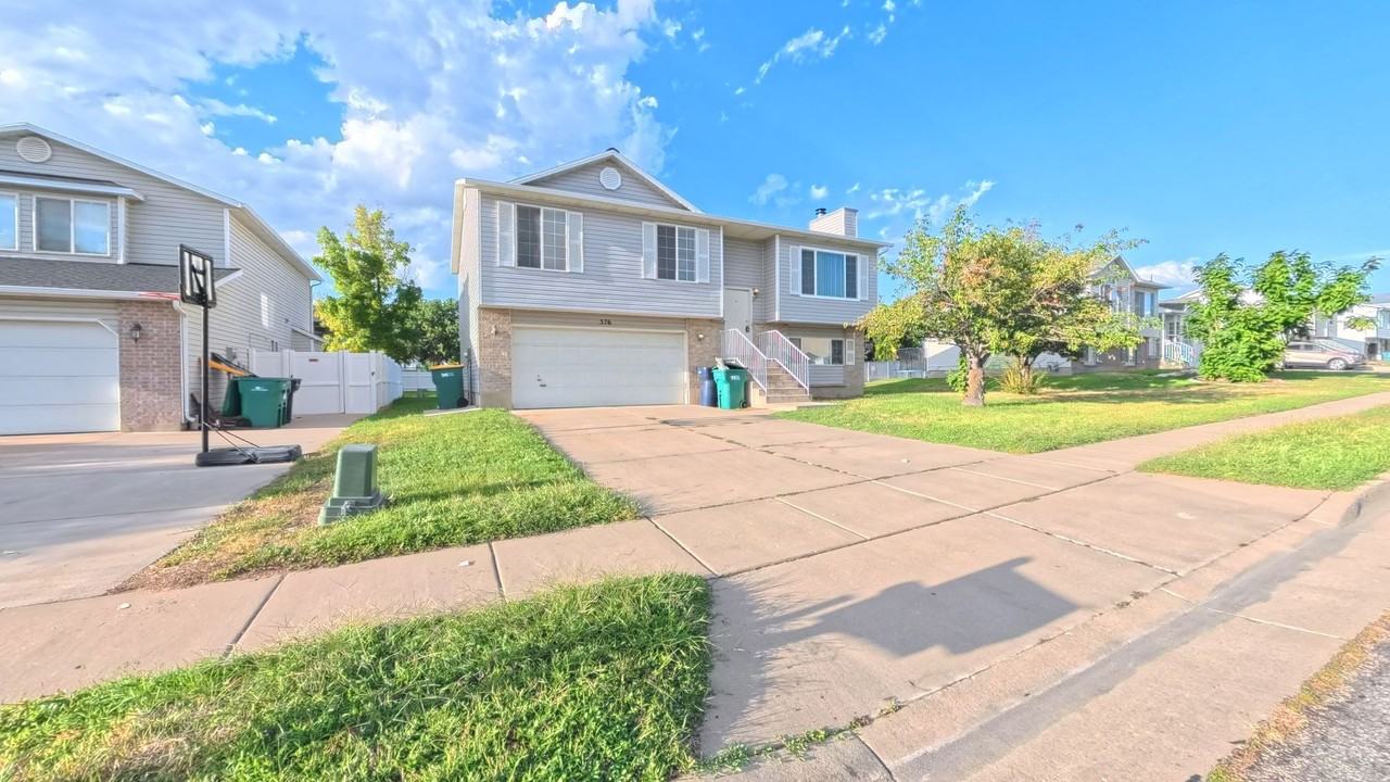 376 W 1900 S - Photo 2 of 19