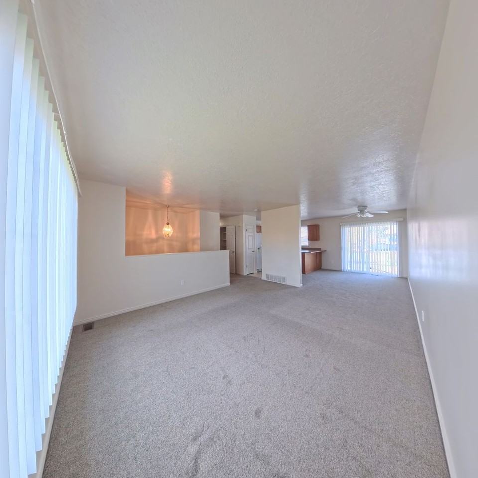 376 W 1900 S - Photo 4 of 19