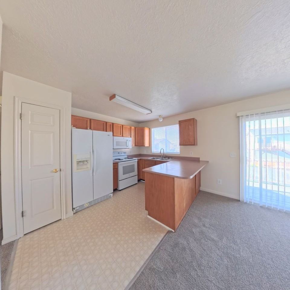 376 W 1900 S - Photo 5 of 19