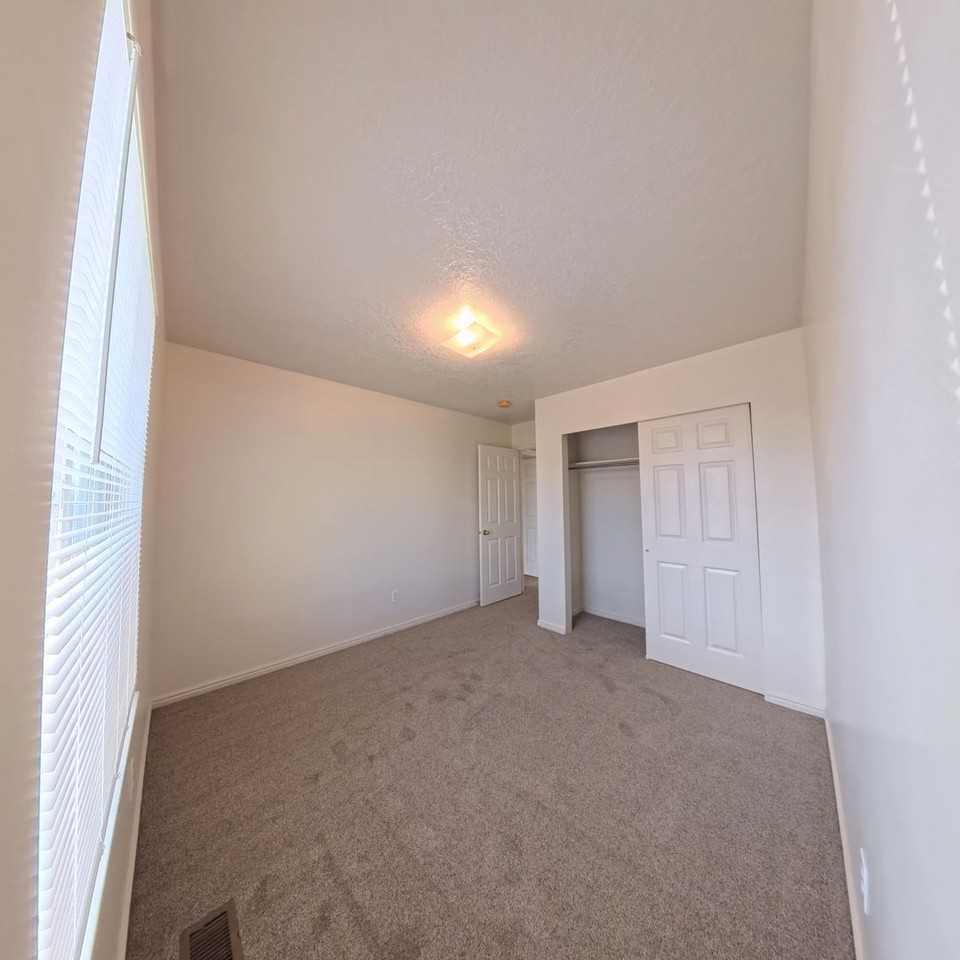 376 W 1900 S - Photo 7 of 19