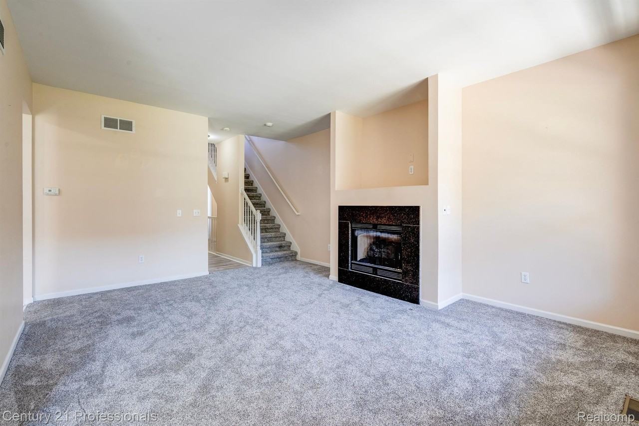41211 N Maplewood Dr - Photo 7 of 43