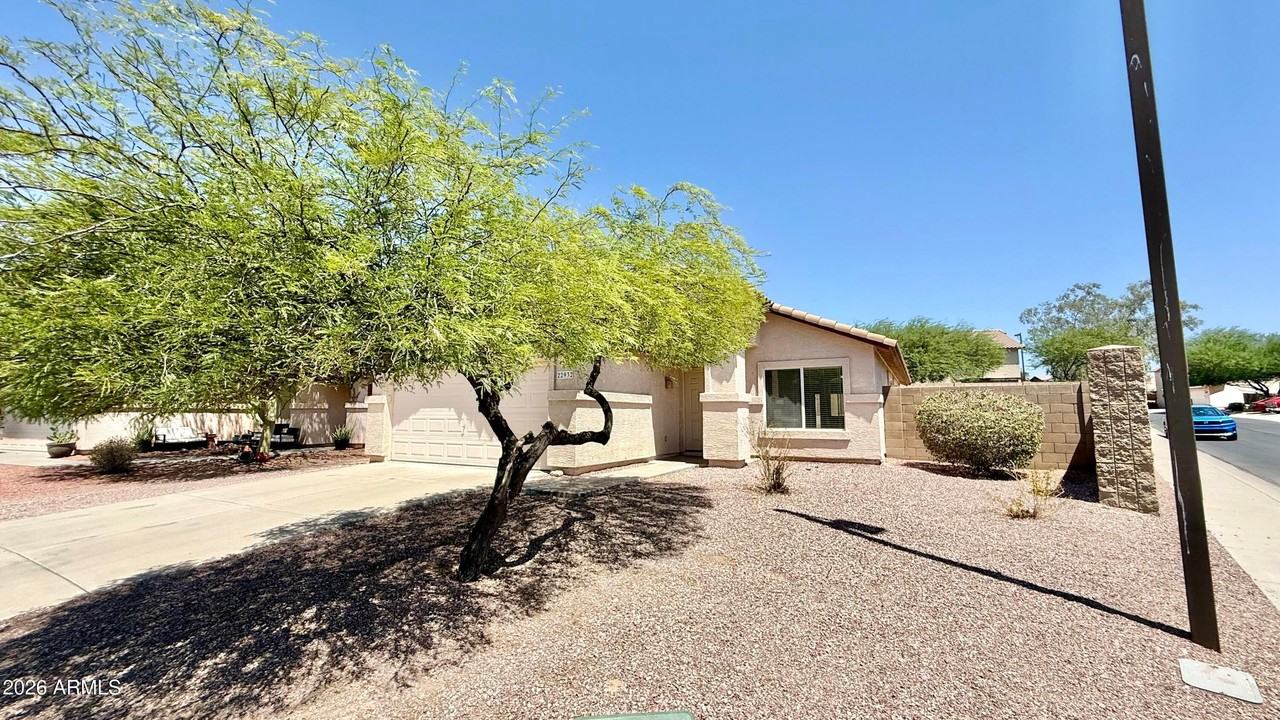 22932 W Morning Glory St - Photo 2 of 32