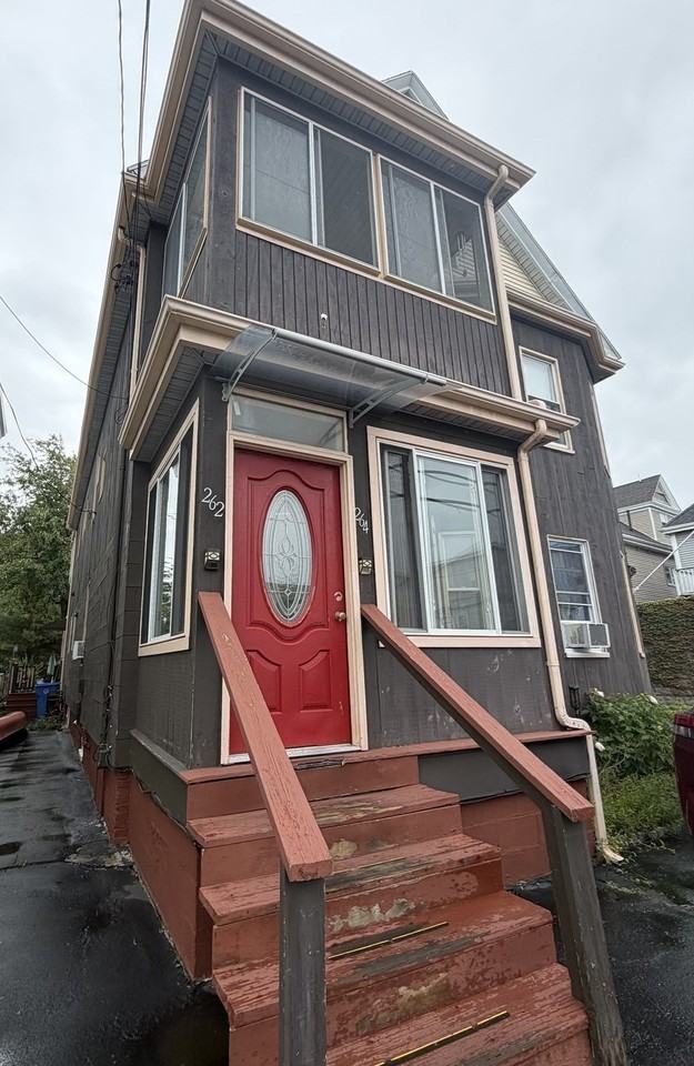 262 Shirley St