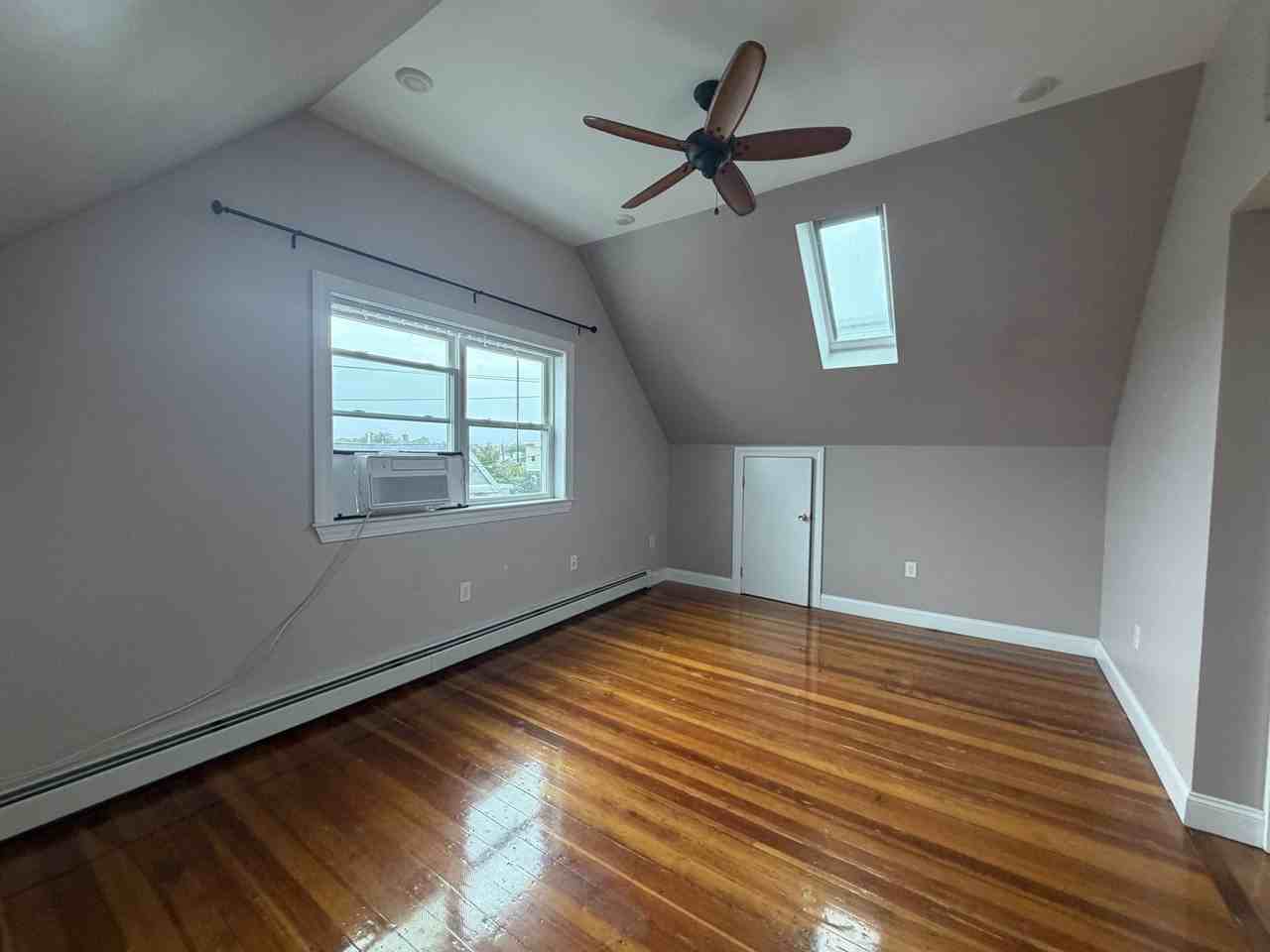 262 Shirley St - Photo 4 of 23