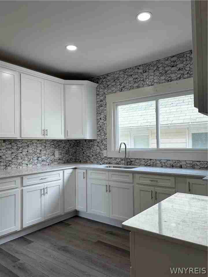 340 Leroy Ave - Photo 7 of 11