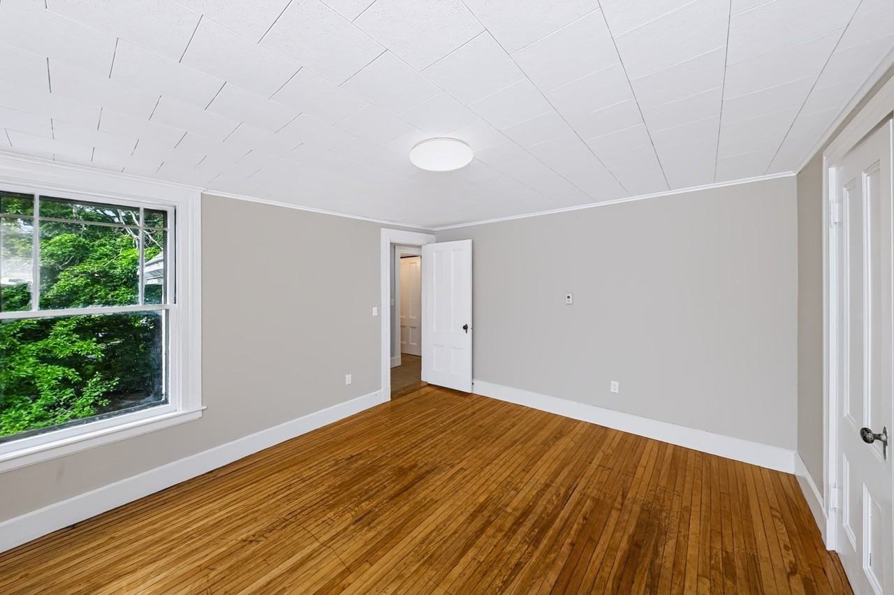 22 Linden St - Photo 6 of 16