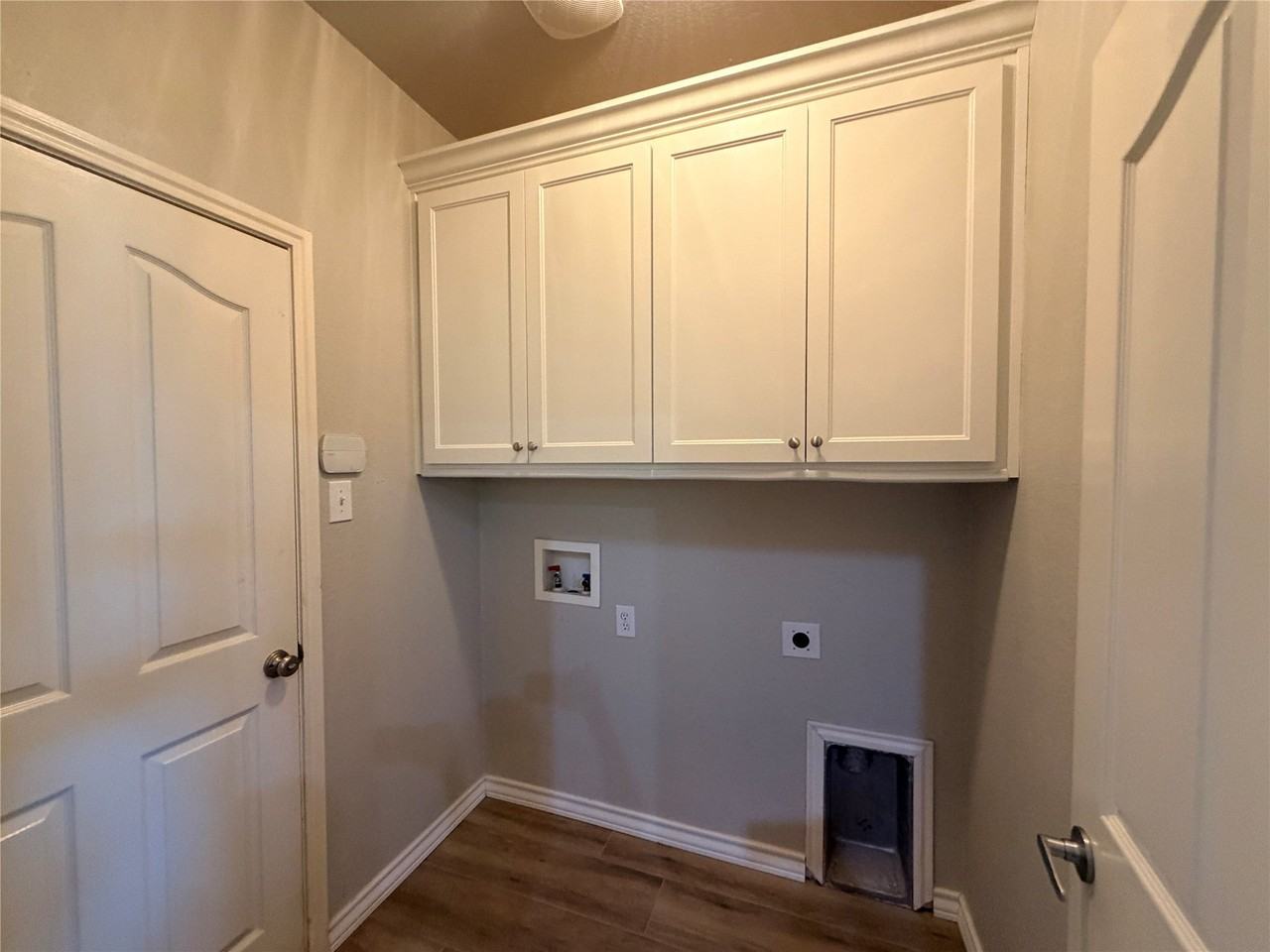 12917 Farmington Dr - Photo 5 of 18