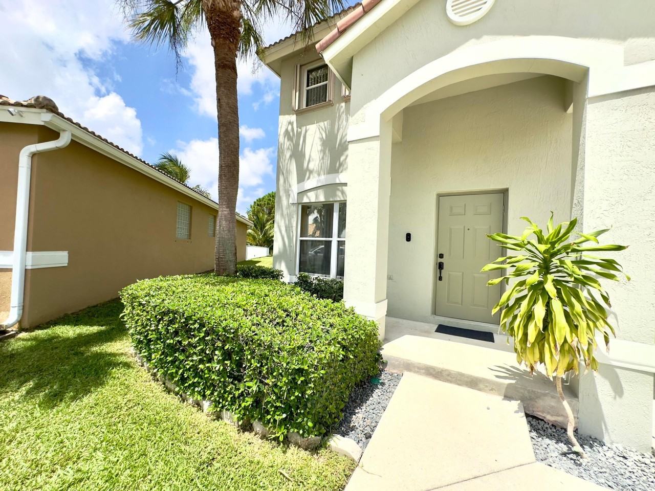 1118 Fosters Mill Dr - Photo 4 of 50