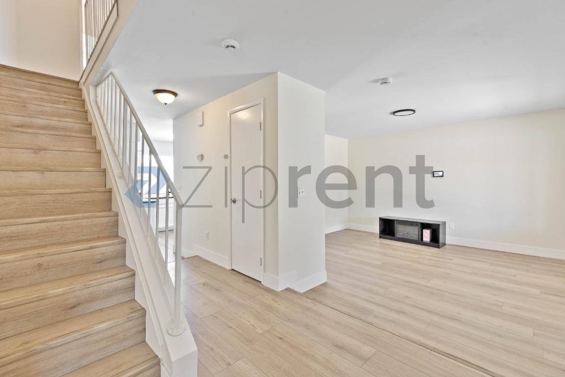 5255 Sara Lee Cir - Photo 5 of 37