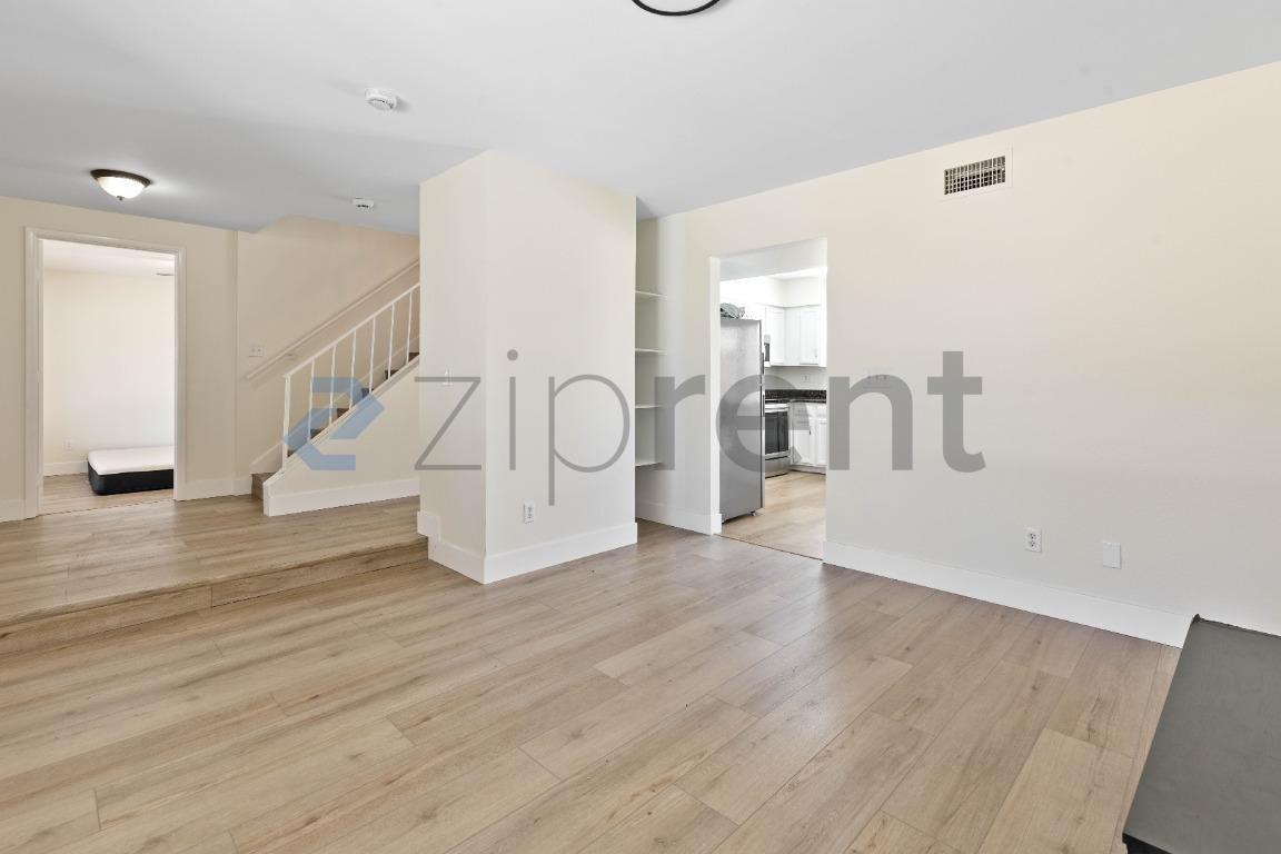 5255 Sara Lee Cir - Photo 6 of 37