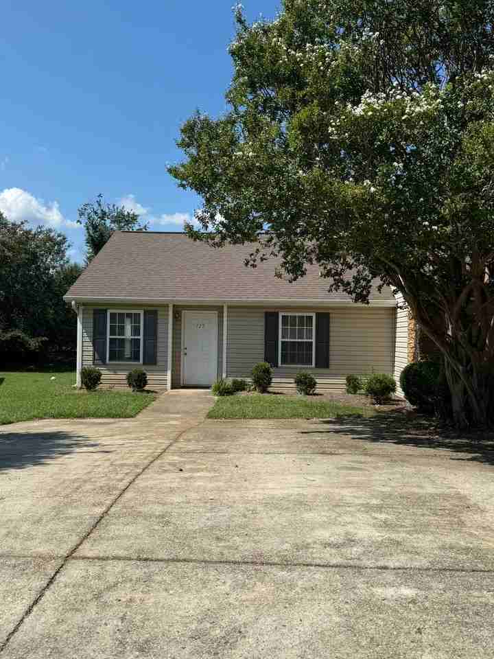 122 Springwood Ln - Photo 2 of 15