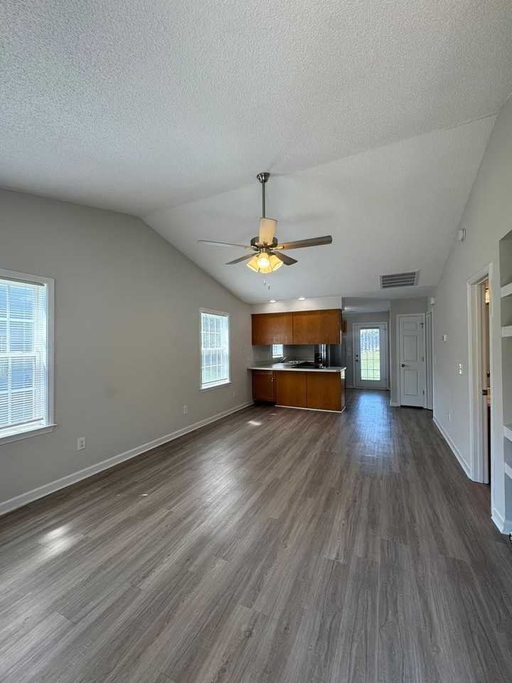 122 Springwood Ln - Photo 4 of 15