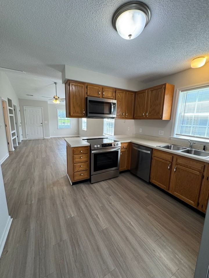 122 Springwood Ln - Photo 5 of 15